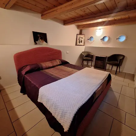 Domus Vinum Apartment *